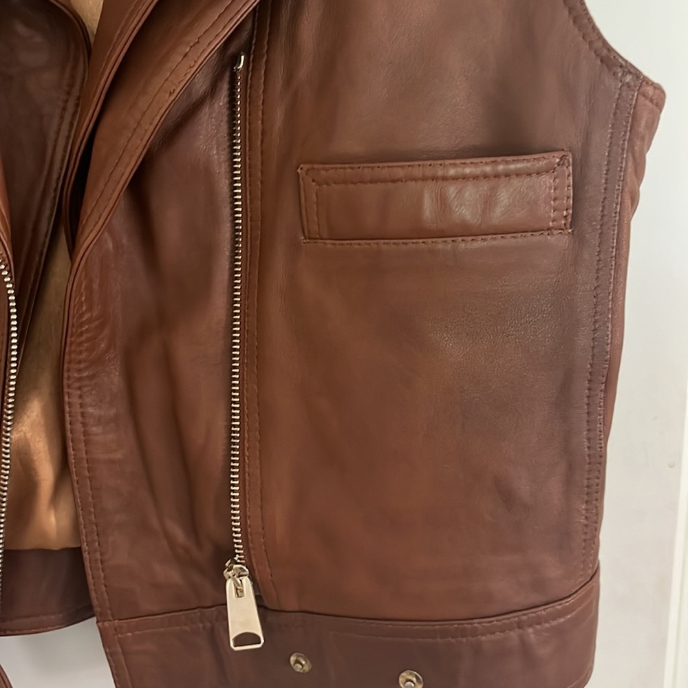Gorgeous cropped leather motorcycle vest - Picture 4 of 4